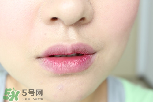 染唇液怎么用？染唇液使用方法