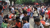 游百病是什么意思？為什么要在端午節(jié)游百?。?></p><p>陜北地區(qū)的游百病，流行于陜西各地農(nóng)村，并多在婦女、小孩、老人、體弱多病中舉行。</p><p>晉北地區(qū)，如大同、廣靈的游百病活動(dòng)，則是家家戶戶都要吃棗和梨，寓意有病早離。</p><p>豫北地區(qū)，如安陽(yáng)、鶴壁的游百病活動(dòng)，則包括游玩、登山、遠(yuǎn)足等活動(dòng)。</p><p>貴州地區(qū)的游百病則屬于端午習(xí)俗中的一部分。在端午那天晚上，用花草水洗澡，因此又稱“洗百病”。</p><p><br/></p> </div>
<div align=