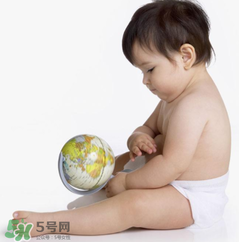 寶寶坐不穩(wěn)的原因 寶寶為什么會坐不穩(wěn)呢？