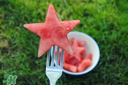 西瓜不能和什么一起吃？西瓜不能與什么同食？