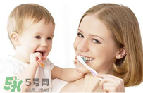 寶寶換牙可以吃糖嗎？小孩換牙期間能不能吃糖？