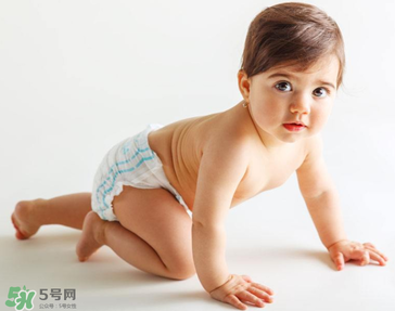寶寶指甲里的臟東西該怎么處理？寶寶指甲臟怎么辦？