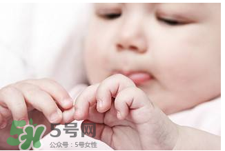 寶寶指甲凹凸不平是什么原因？寶寶指甲凹凸不平正常嗎？
