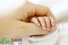 寶寶指甲多久剪一次？寶寶指甲多大可以剪？