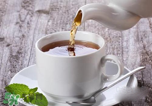 胃脹氣可以喝蜂蜜水嗎？胃脹氣可不可以喝蜂蜜水？