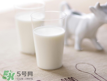 胃脹氣可以喝牛奶嗎？胃脹氣喝牛奶會(huì)怎樣？