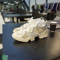 2018vetements reebok pump最新聯(lián)名運(yùn)動(dòng)鞋什么樣_好看嗎？