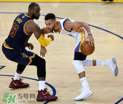 under armour curry4怎么樣？庫里第四代簽名鞋總決賽戰(zhàn)靴細(xì)節(jié)諜照