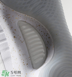 under armour curry4怎么樣？庫里第四代簽名鞋總決賽戰(zhàn)靴細(xì)節(jié)諜照