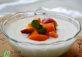 油桃和酸奶能一起吃嗎？油桃能和酸奶一起吃嗎？