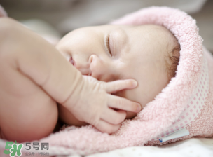 夏季怎么預(yù)防寶寶著涼？怎么預(yù)防寶寶涼著肚子？