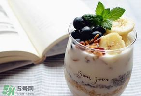 藍莓和香蕉能一起吃嗎？藍莓可以和香蕉榨汁嗎？
