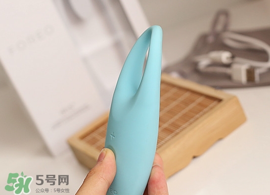 foreo眼部按摩儀怎么用？foreo iris眼部按摩儀使用方法