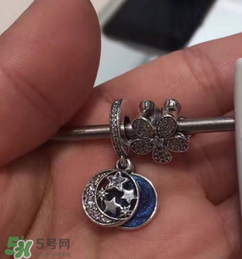 pandora繁星童話手鏈?zhǔn)鞘裁床馁|(zhì)？潘多拉繁星童話是銀的嗎？