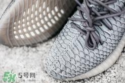adidas yeezy 350 boost v2蟒蛇皮定制版多少錢？