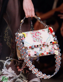 fendi kan i多少錢(qián)？芬迪kan i包包國(guó)內(nèi)專(zhuān)柜價(jià)格