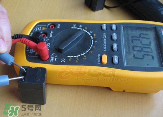 電蚊拍充不進(jìn)電怎么回事？電蚊拍充不了電怎么辦？