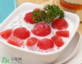 西瓜汁可以加牛奶嗎？西瓜汁和牛奶可以一起喝嗎？