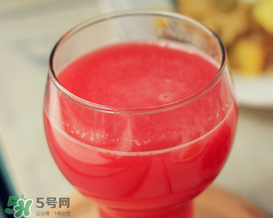 西瓜汁為什么會分層？西瓜汁分層還能喝嗎？