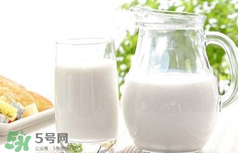 芭蕉能和牛奶一起吃嗎？牛奶可以和芭蕉一起吃嗎