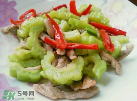 苦瓜炒肉怎么炒不苦？苦瓜炒肉怎么做才不苦？