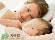 寶寶睡覺突然大哭是什么原因？寶寶睡覺大哭正常嗎？