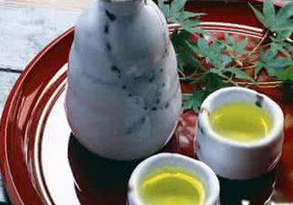 竹葉青酒不能和什么一起吃？喝竹葉青酒要注意什么？