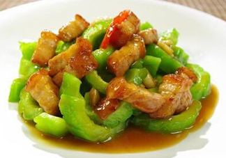 苦瓜炒肉怎么炒不苦？苦瓜炒肉怎么做才不苦？
