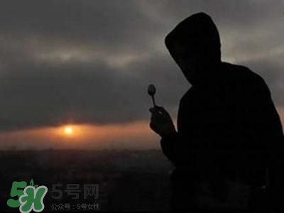 抑郁癥會(huì)導(dǎo)致生活不能自理嗎？抑郁癥會(huì)引起什么病