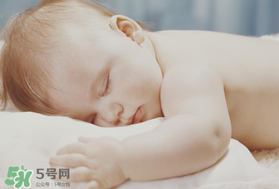 寶寶需要枕頭嗎？寶寶多大可以用枕頭？