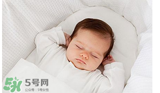 寶寶需要枕頭嗎？寶寶多大可以用枕頭？