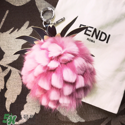 fendi小菠蘿毛球掛件多少錢？芬迪菠蘿毛球價(jià)格