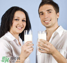 脫脂奶粉什么時候喝最好？脫脂奶粉什么時候喝？