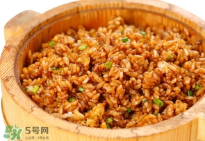 醬油炒飯怎么做？醬油炒飯生抽還是老抽