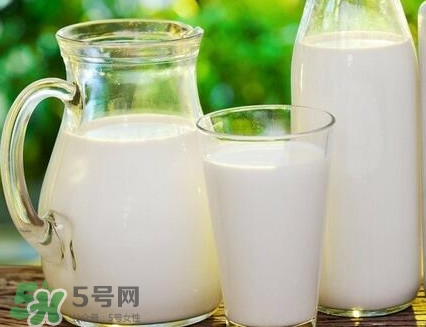 脫脂牛奶熱量高嗎？脫脂牛奶會(huì)發(fā)胖嗎