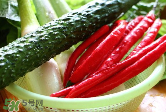 辣椒和黃瓜能一起吃嗎？黃瓜和辣椒一起吃好嗎？