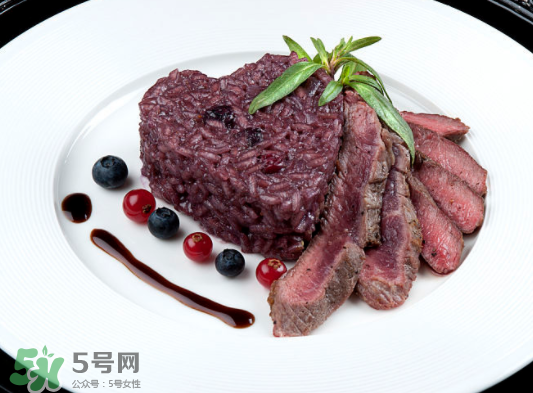藍(lán)莓和牛肉能一起吃嗎？藍(lán)莓和牛肉會過敏嗎？