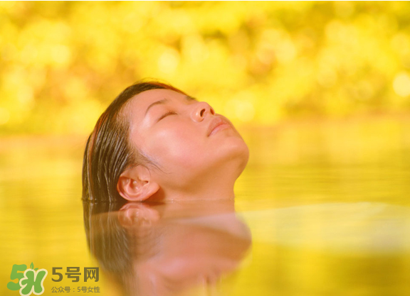 夏天可以泡溫泉嗎？冬天泡溫泉好還是夏天泡溫泉好？