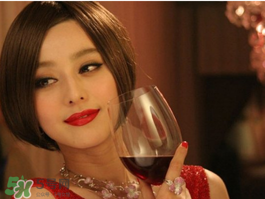 藍(lán)莓酒和葡萄酒哪個好？藍(lán)莓酒好還是葡萄酒好？