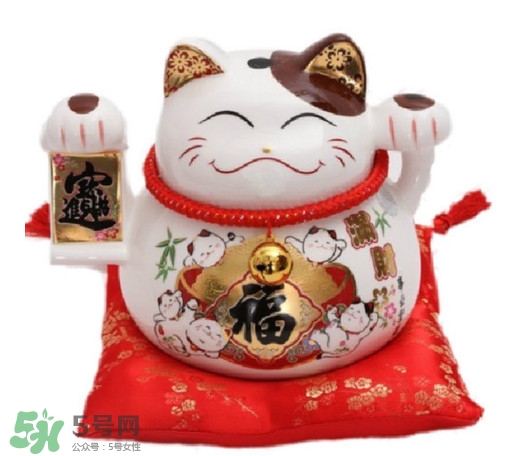 招財貓有什么講究？招財貓左手招什么右手招什么？