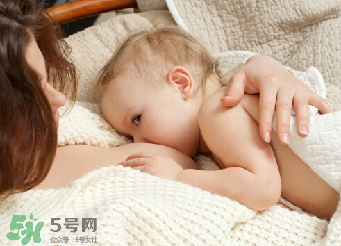 母乳喂養(yǎng)會(huì)胸下垂嗎？母乳喂養(yǎng)胸部下垂怎么辦？