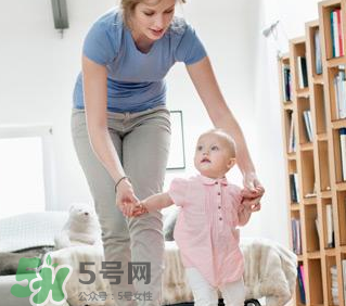 怎么糾正寶寶內(nèi)八字腳？寶寶八字腳幾歲前可以糾正？