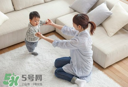 怎么糾正寶寶內(nèi)八字腳？寶寶八字腳幾歲前可以糾正？