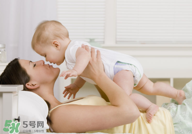 寶寶發(fā)燒可以擦清涼油嗎？寶寶發(fā)燒擦清涼油有副作用嗎？