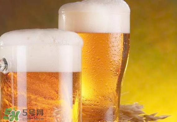啤酒打開(kāi)了隔夜還能喝嗎？喝隔夜的啤酒有什么危害？