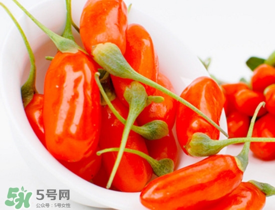枸杞鮮果能吃嗎？鮮枸杞好還是干枸杞好