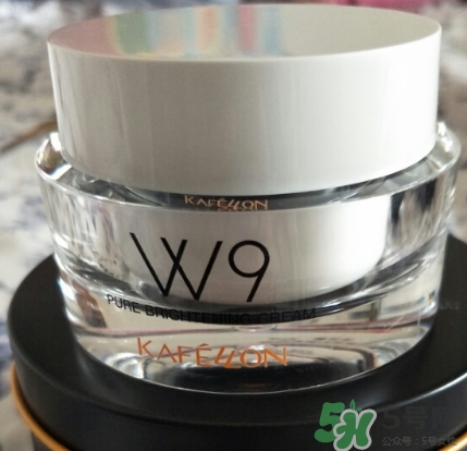 凱芙蘭素顏霜怎么用？凱芙蘭w9素顏霜使用方法