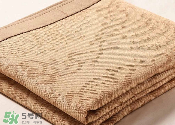 夏天擦涼席用熱水還是用冷水？涼席來年用時(shí)注意什么