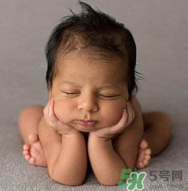 新生兒臍帶發(fā)炎可以用菜油擦嗎？臍帶能不能用菜油擦？