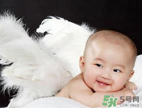 新生兒吃母乳拉稀是怎么回事？新生兒吃母乳拉稀怎么辦？